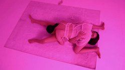 Bí Mật Trong Căn Phòng Màu Trắng Bí Mật Trong Căn Phòng Màu Trắng