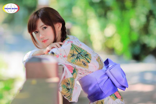 Nữ Phóng Viên Dự Báo Thời Tiết Ướt Át Nữ Phóng Viên Dự Báo Thời Tiết Ướt Át